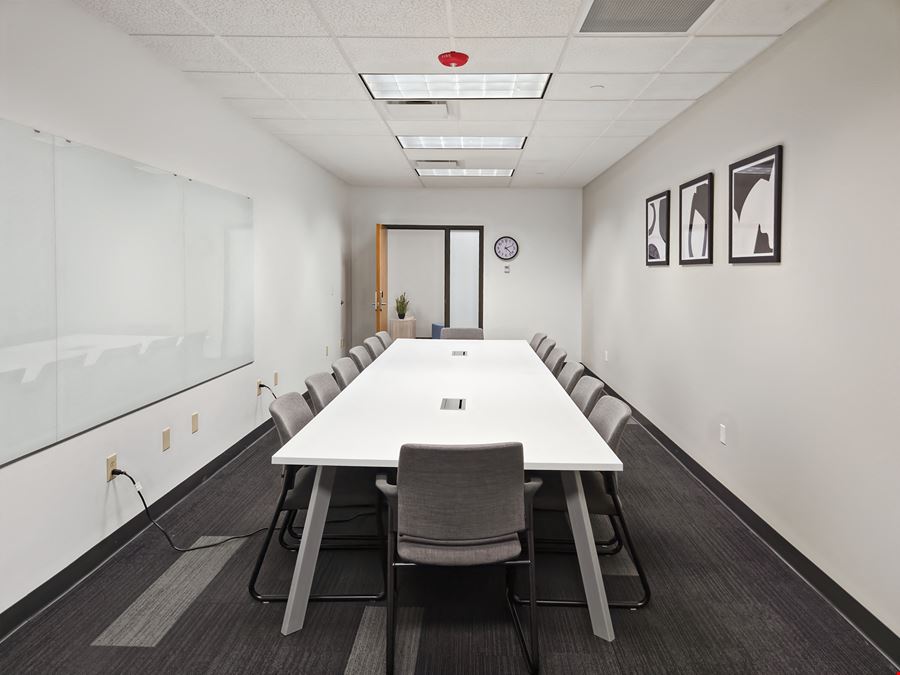 Regus - Appleton - W College Ave