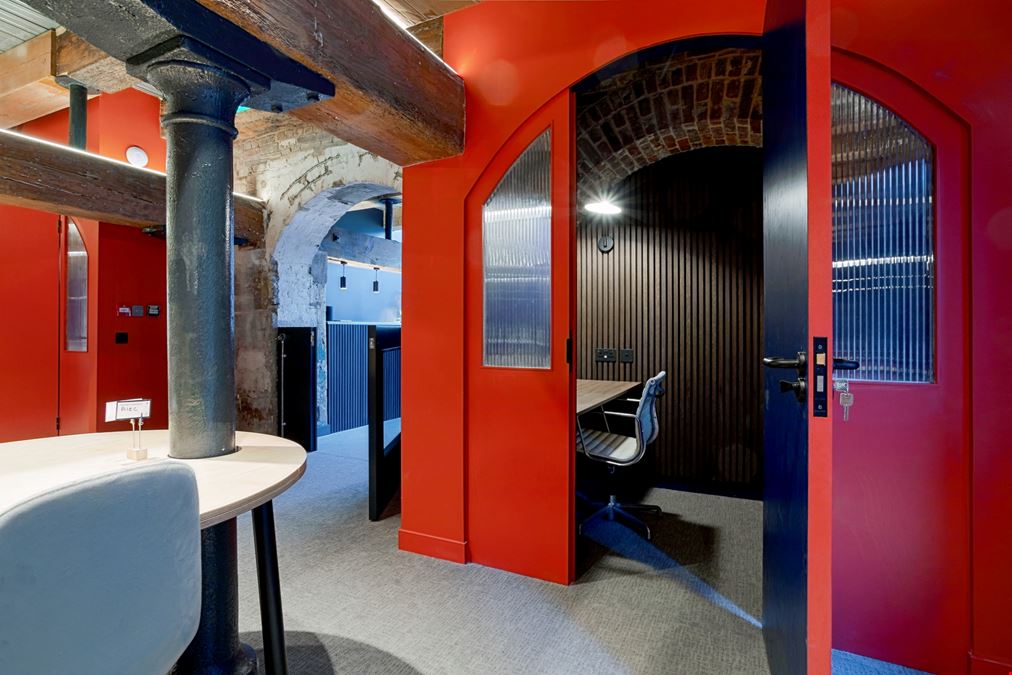 London, Bubbling Well Square