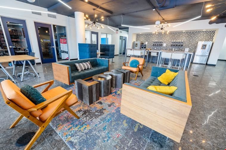 Expansive Coworking Lounge