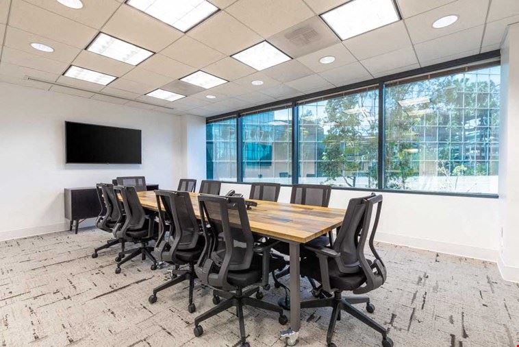 10 Person Meeting Room - Large