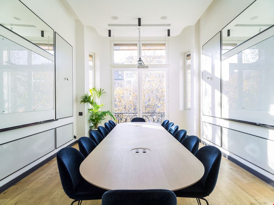 92 Av. des Champs-Élysées