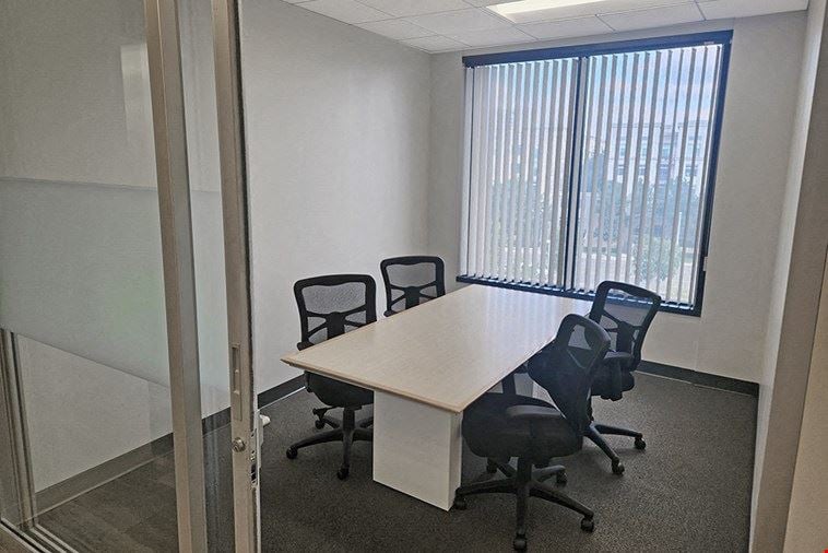 4 Person Meeting Room