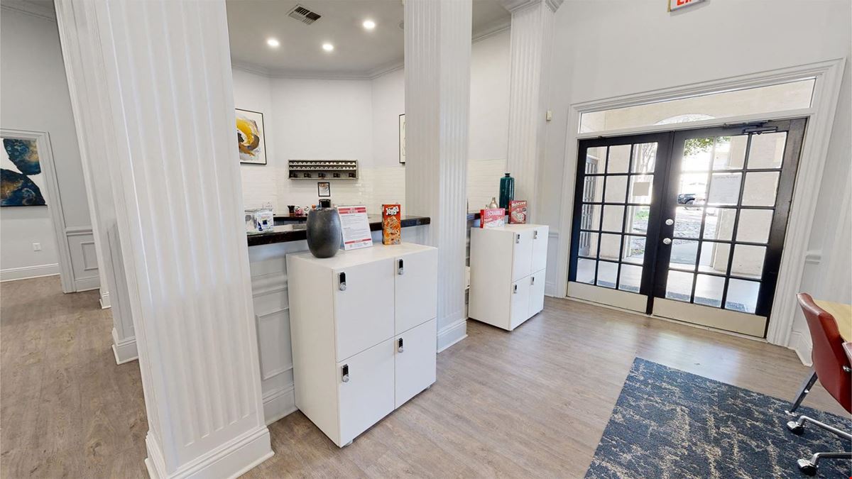 Apt CoWork at Stonebriar of Frisco - Open Seating