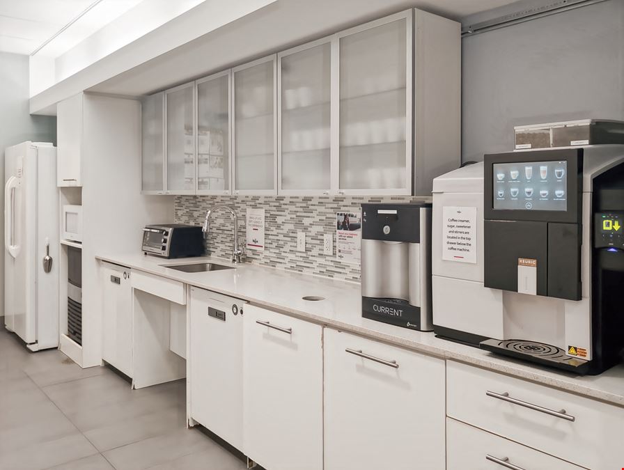 TX, Bee Cave - Hill Country Galleria