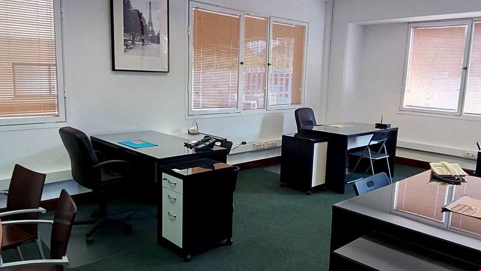 BULEGOAK: Business Center