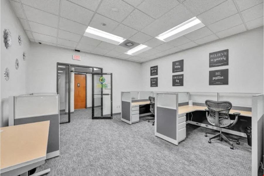 6081 Hamilton Boulevard