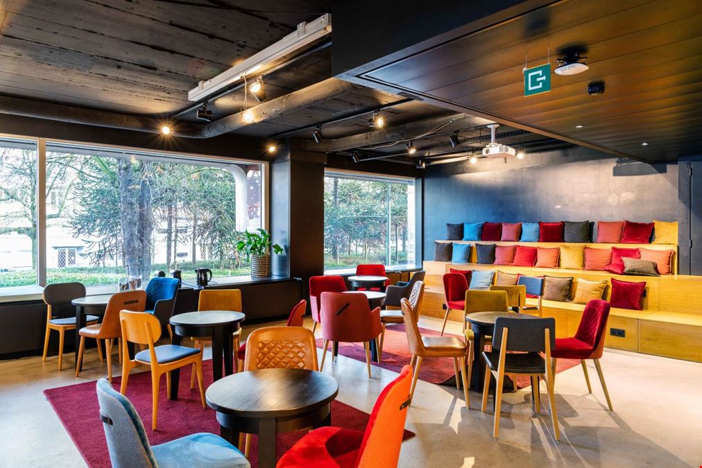 Silversquare  Louise