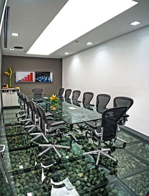 IOS OFFICES Corporativo CEO