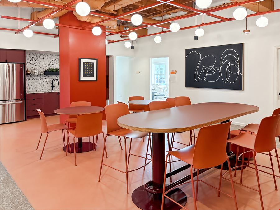 NE, Omaha - 2027 Dodge St