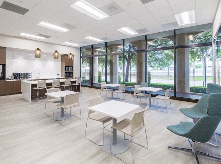 Expansive Coworking Lounge