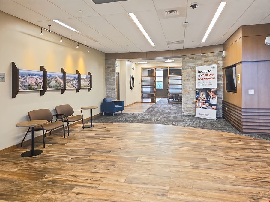 WI, Eau Claire - Oakwood Mall Dr