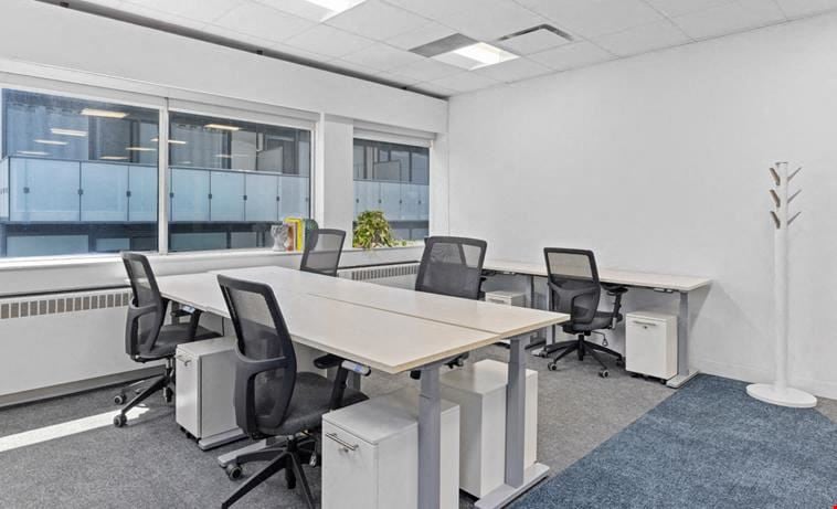 1 to 6 people - Private Day Office