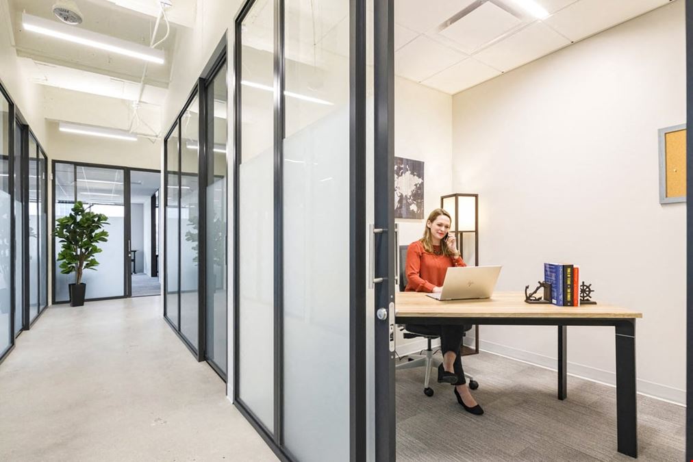 1 Desk Private Day Office 2