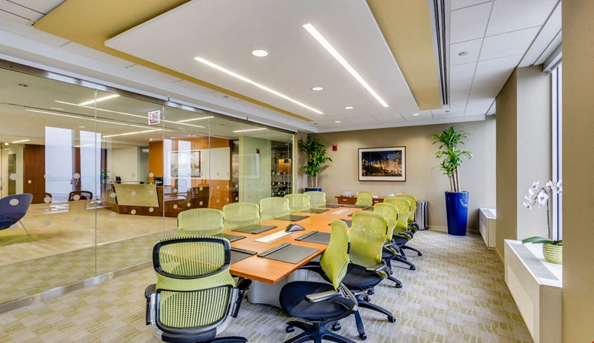 Carr Workplaces - AON Center Chicago