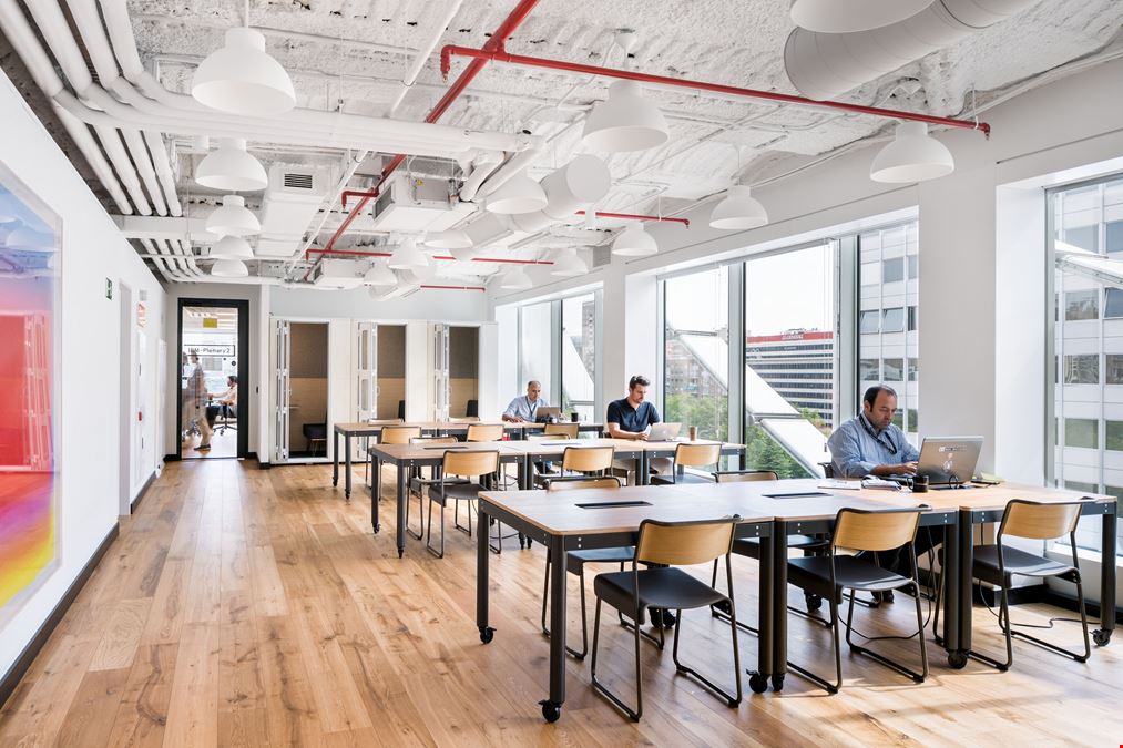 Paseo de la Castellana, 77