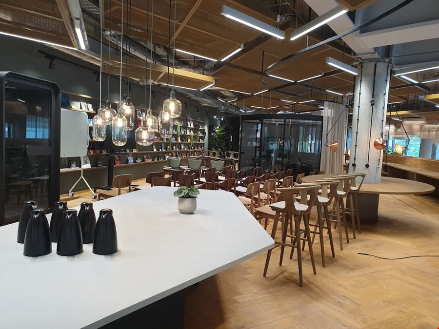 EDGE Grand Central - Berlin