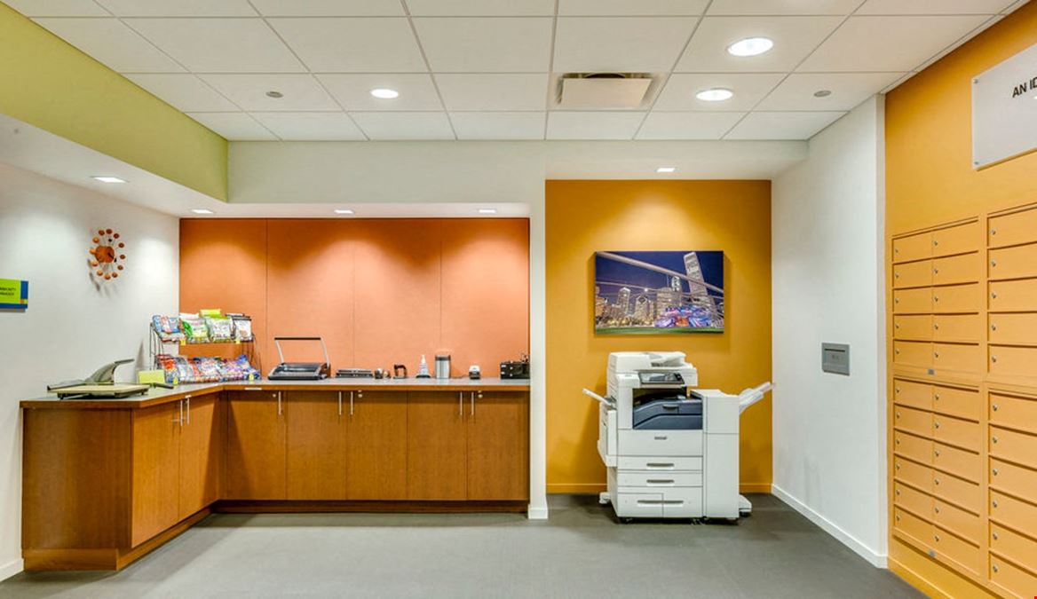 Carr Workplaces - AON Center Chicago