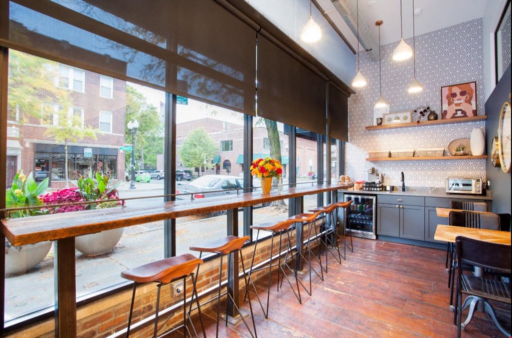 4631 North Lincoln Avenue