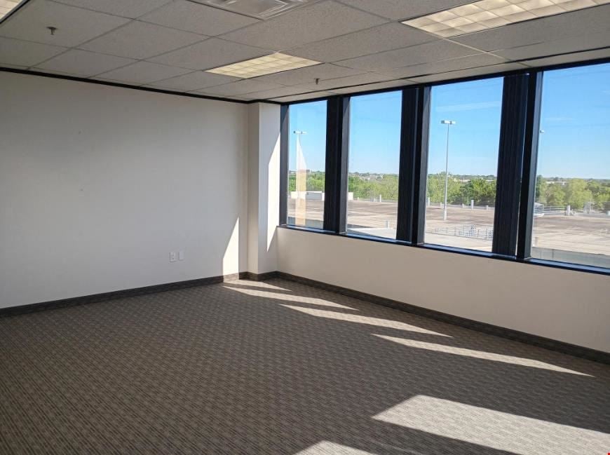 Workstyle Flexible Spaces - 8330-8360 Lyndon B Johnson Fwy
