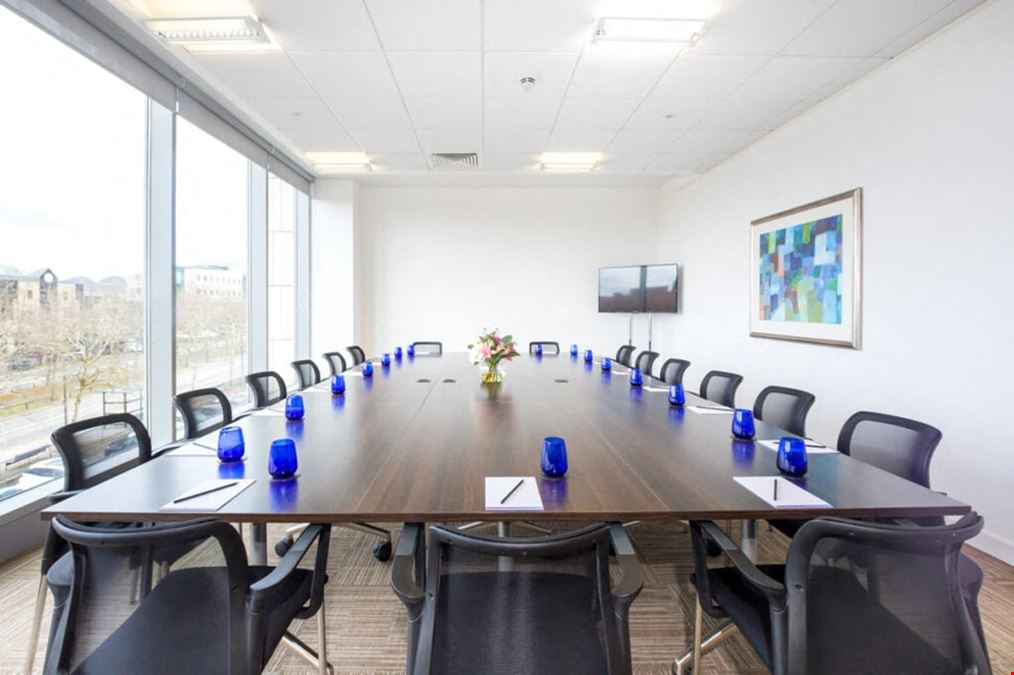 Landmark: Milton Keynes, Pinnacle