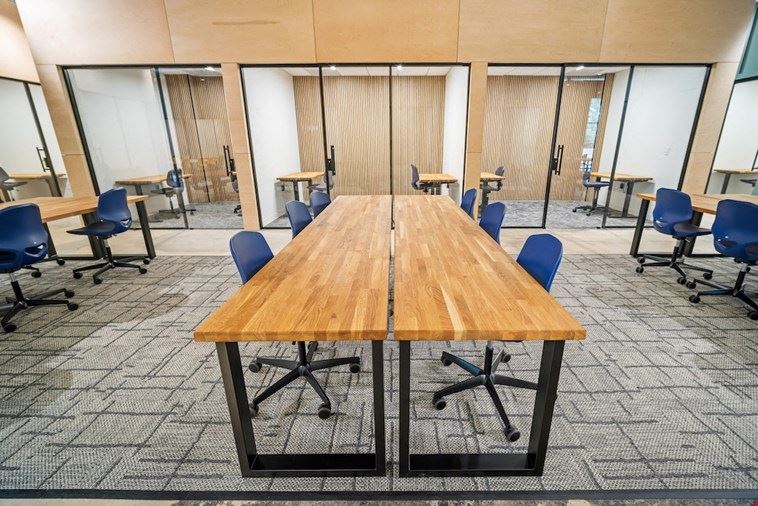 Dedicated Desk 21