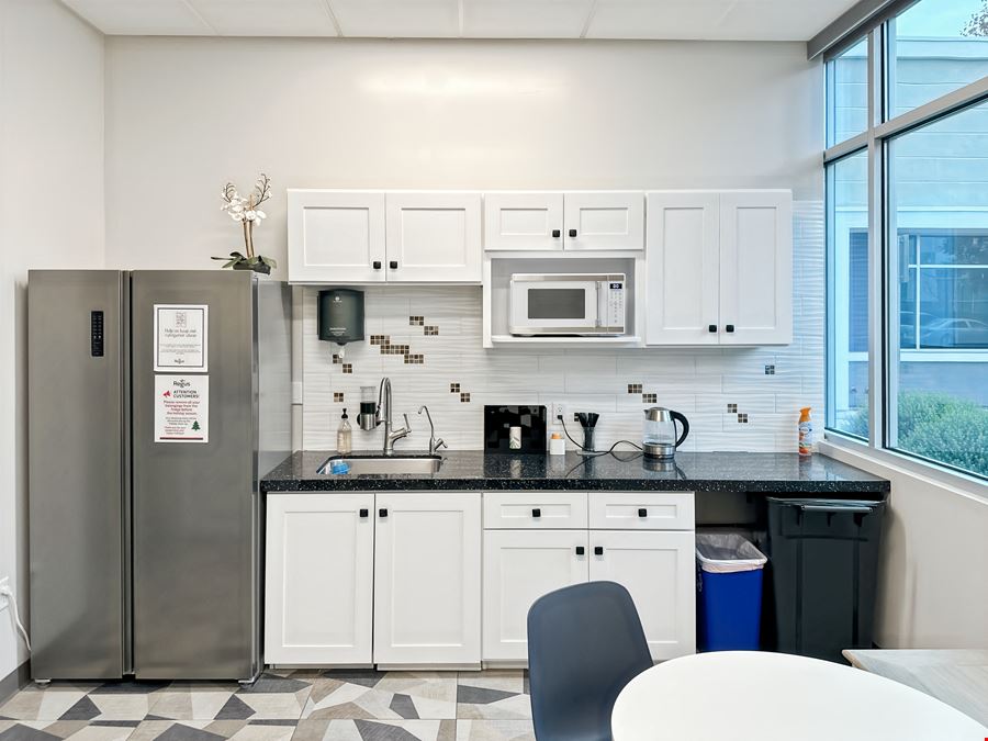 CA, Ontario - W 6th Street