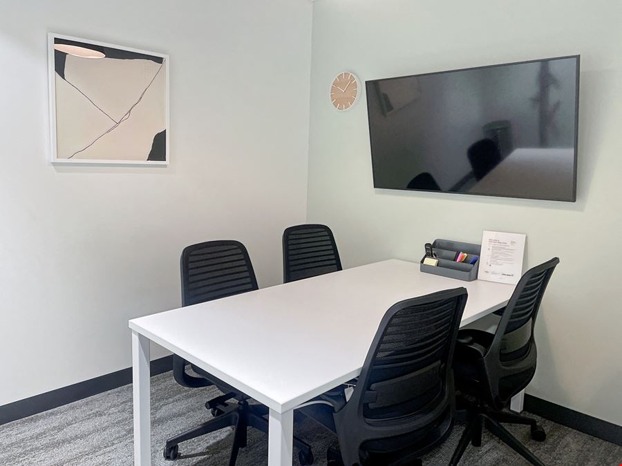 IL, Westmont - Oakmont Plaza Drive