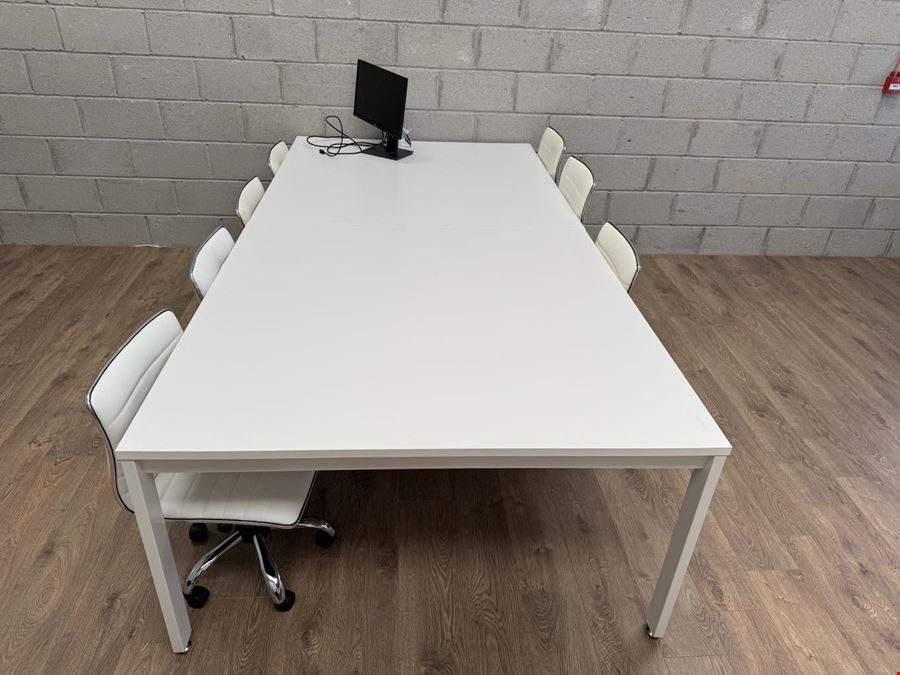 The A39 Hot Desk - The A39 Hotdesk