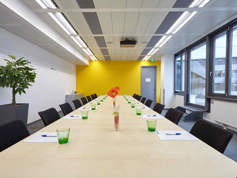 YOUR OFFICE - Euro Plaza