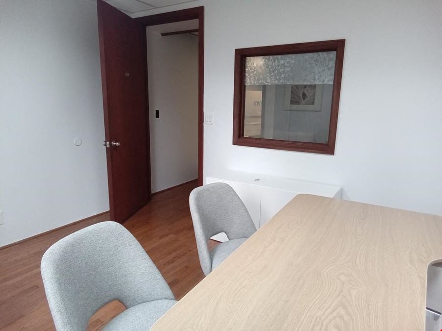 Suite 901