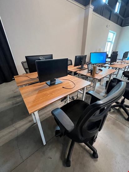 Dwell Coworking - Manchaca