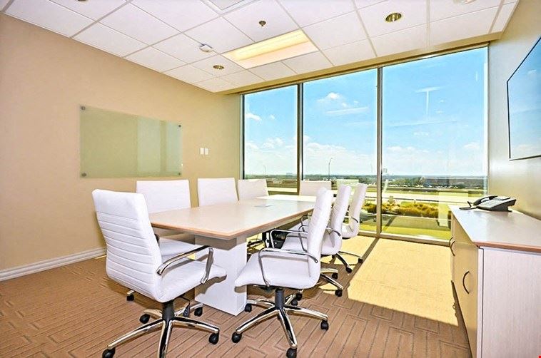 10 Person Meeting Room