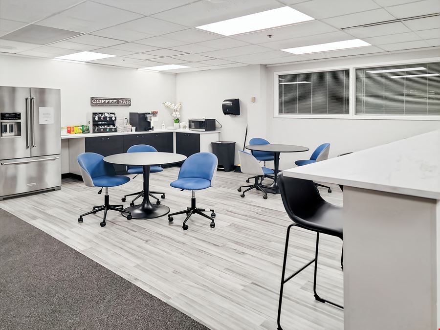 WI, Brookfield - Bishops Way