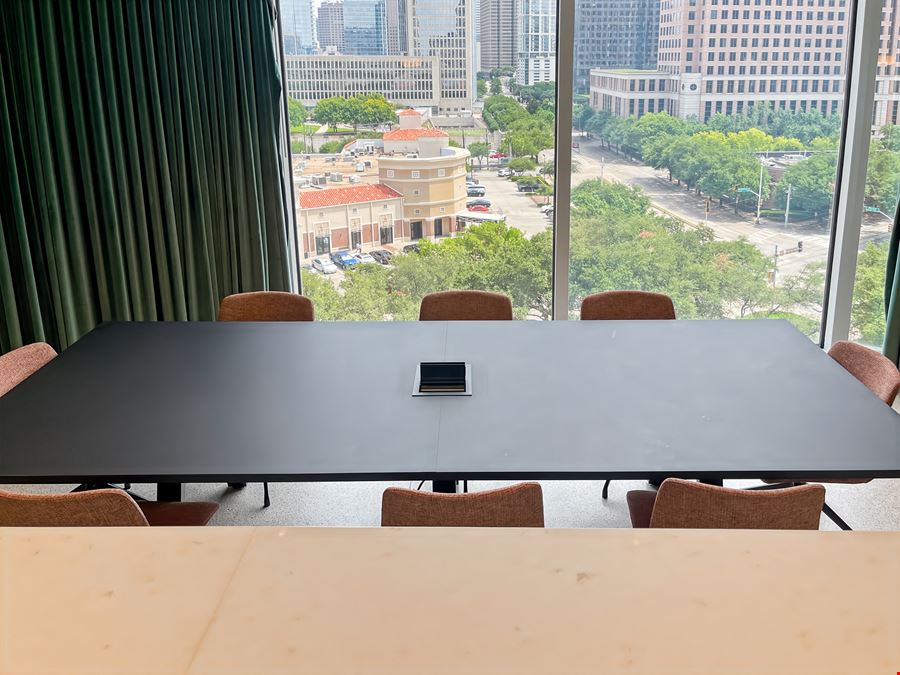 TX, Dallas - The Crescent