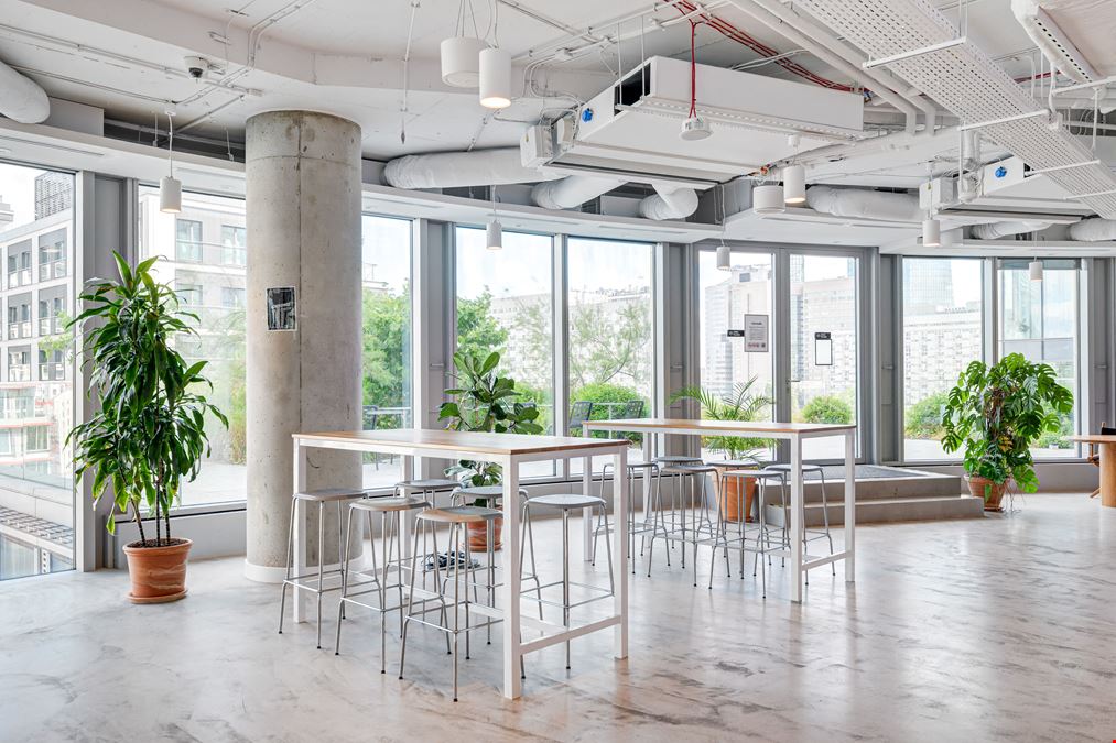 WeWork - Mennica Towers