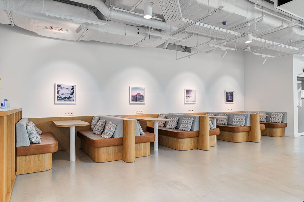 WeWork - Mennica Towers