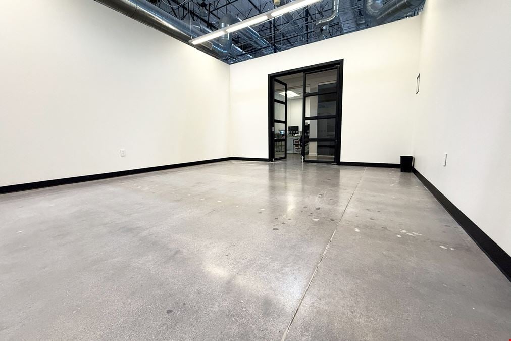 Warehouse Showroom - Large