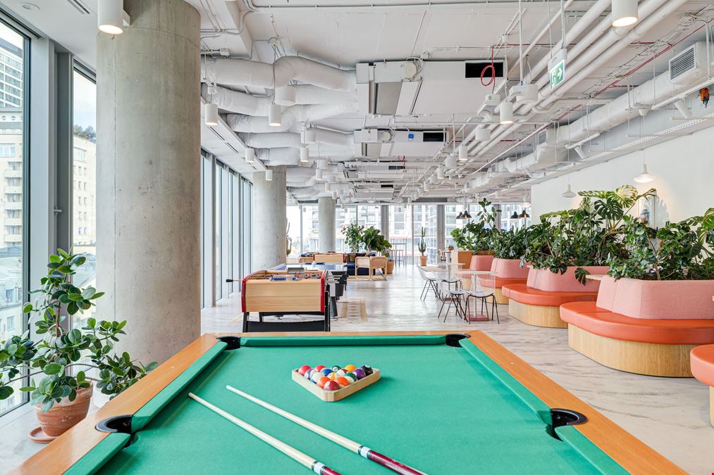 WeWork - Mennica Towers