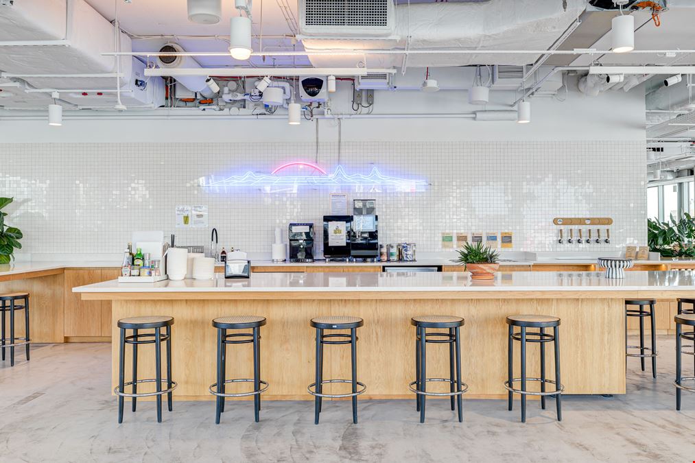 WeWork - Mennica Towers