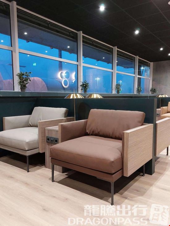 Preview of Prima Vista Lounge Rotterdam Airport Main Terminal Office space for Rent in Rotterdam