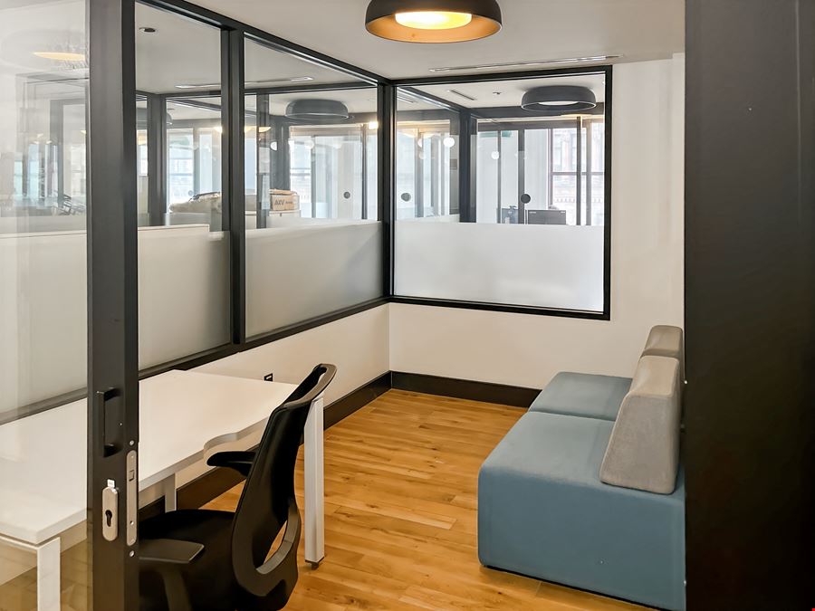 IL, Chicago - 332 S Michigan Avenue