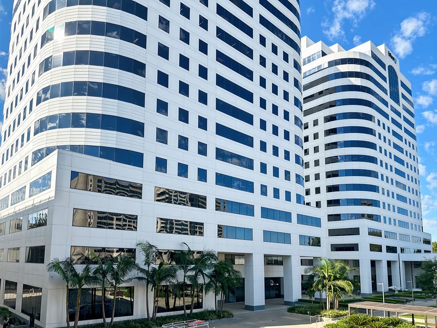 CA, Woodland Hills - Trillium Towers Center