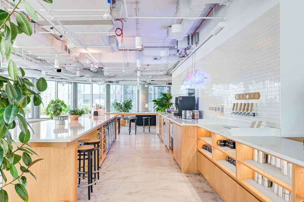 WeWork - Mennica Towers