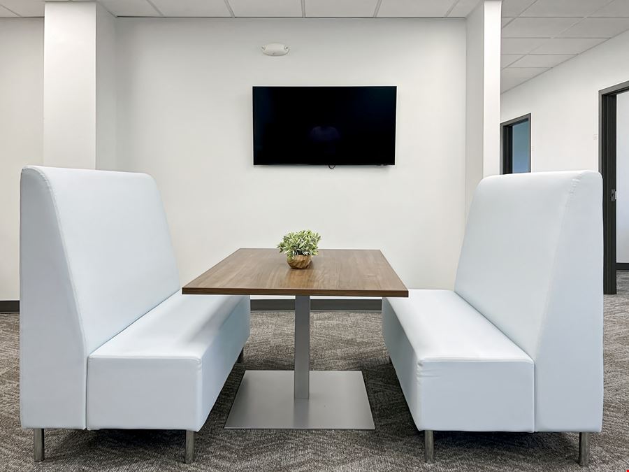 MI, Grand Rapids - Broadmoor Ave