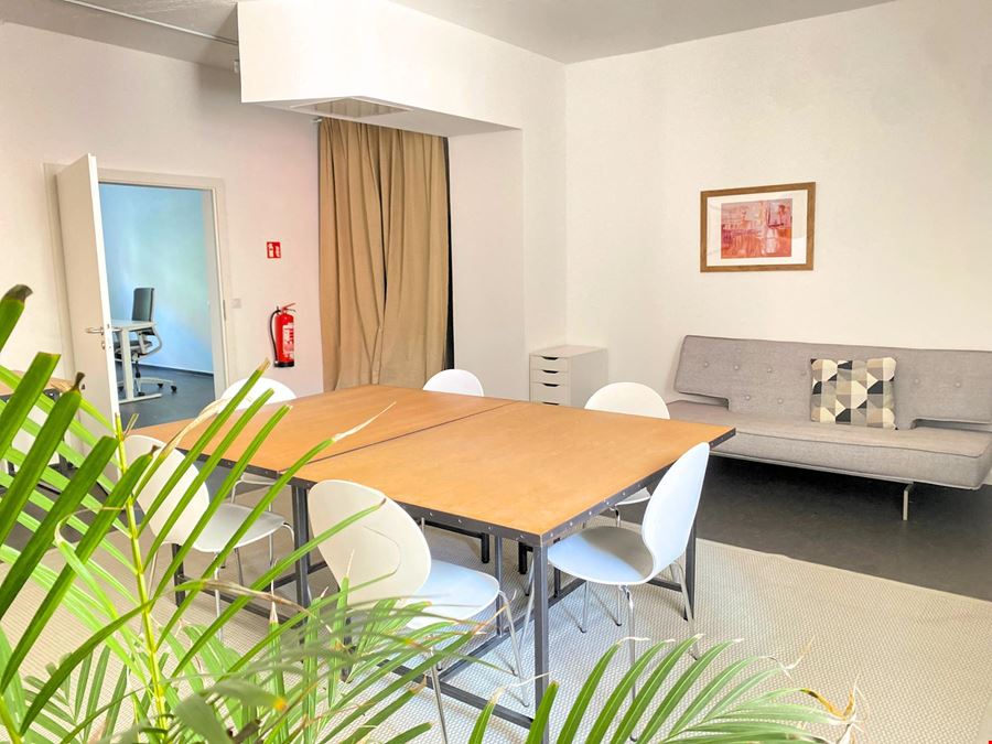 THE GATE BERLIN - TOR 208