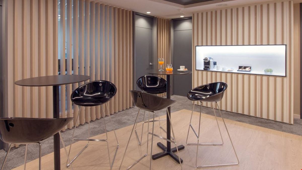 630 Gran Via -  Business And Meeting Room Center