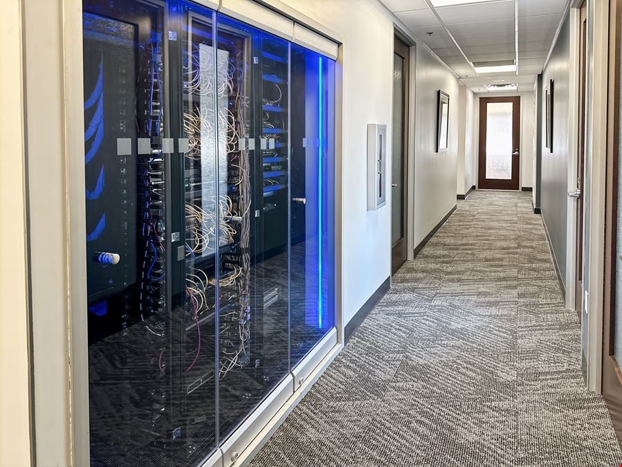Regus - Scottsdale - Camelback Square