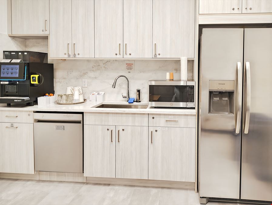 FL, Naples -  3003 Tamiami Trail