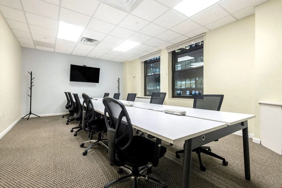 4th Floor XL Meeting Room for 12