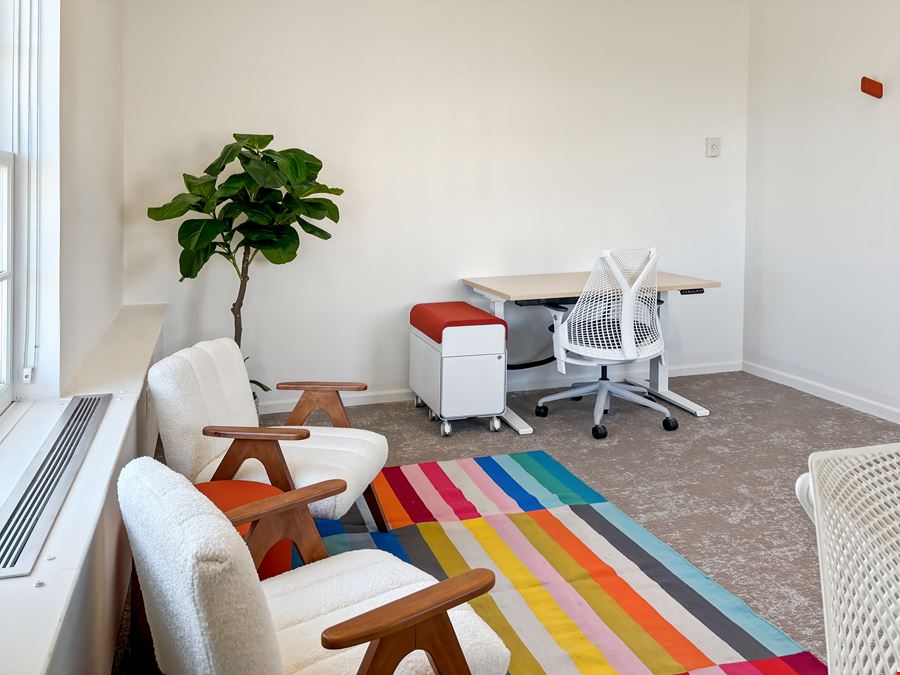 NE, Omaha - 2027 Dodge St